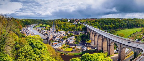 France---Bridge-in-Dinan,-Bretagne---903650648